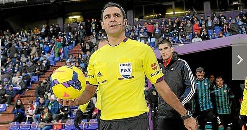 Carlos Velasco Carballo, el árbitro español. Carlos Velasco Carballo, el árbitro español.
