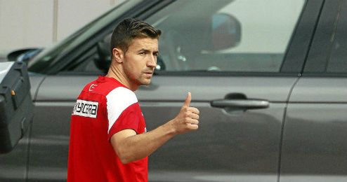 Gabi saluda al término de la sesión de entrenamiento en Majadahonda. Gabi saluda al término de la sesión de entrenamiento en Majadahonda.