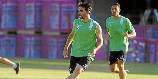 Jordi Figueras entrenándose con sus compañeros. Jordi Figueras entrenándose con sus compañeros.