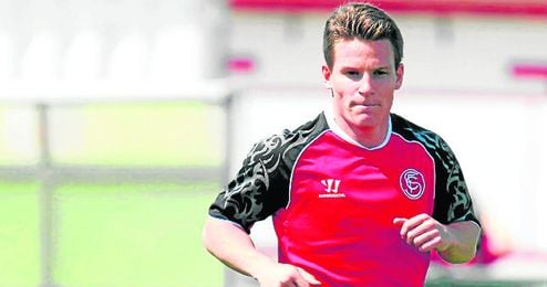 Gameiro, durante un entrenamiento del Sevilla. Gameiro, durante un entrenamiento del Sevilla.