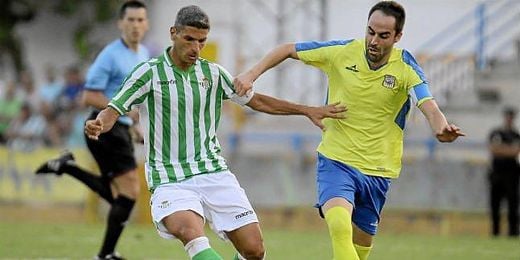 Salva Sevilla durante un partido amistoso ante el Coria. Salva Sevilla durante un partido amistoso ante el Coria.