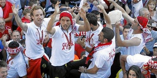 Los jugadores del Sevilla durante la celebración de esta tarde. Los jugadores del Sevilla durante la celebración de esta tarde.