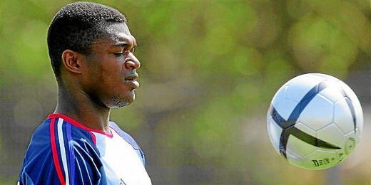 Desailly entrenando con la selección francesa. Desailly entrenando con la selección francesa.