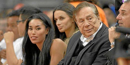 Sterling junto a su novia durante un partido de Los Clippers. Sterling junto a su novia durante un partido de Los Clippers.