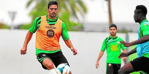 Botía durante un entrenamiento con el Elche. Botía durante un entrenamiento con el Elche.