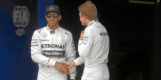 Hamilton y Rosberg se dan la mano tras una carrera. Hamilton y Rosberg se dan la mano tras una carrera.