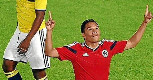 Bacca celebra su tanto de ayer en el partido de exhibición. Bacca celebra su tanto de ayer en el partido de exhibición.