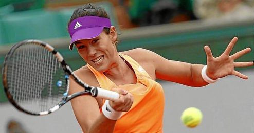 Garbiñe Muguruza golpea la bola en el duelo ante Serena Williams. Garbiñe Muguruza golpea la bola en el duelo ante Serena Williams.