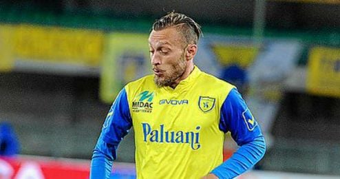 Tiberio Guarente, en las filas del Chievo Verona. Tiberio Guarente, en las filas del Chievo Verona.