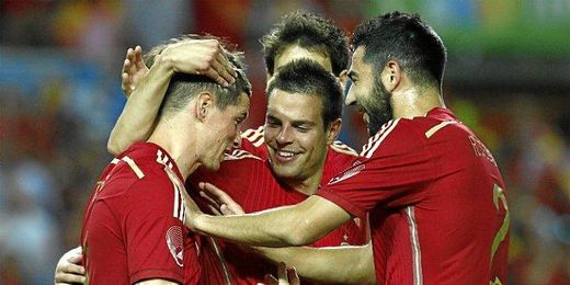 Torres celebra uno de los tantos logrados por España. Torres celebra uno de los tantos logrados por España.