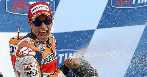 Marc Márquez celebra su sexta victoria en el podio de Mugello. Marc Márquez celebra su sexta victoria en el podio de Mugello.