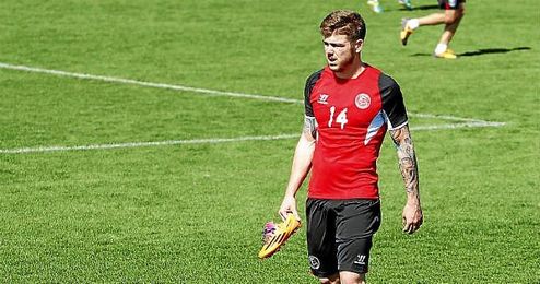 El futuro de Alberto Moreno cada día está más cerca de Liverpool y un poco más lejos de Sevilla. El futuro de Alberto Moreno cada día está más cerca de Liverpool y un poco más lejos de Sevilla.