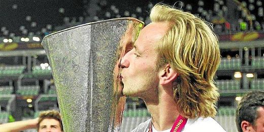 El croata Rakitic durante la celebración de la Europa League. El croata Rakitic durante la celebración de la Europa League.