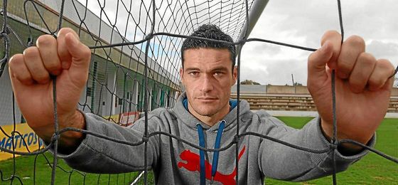 Jorge Molina posa en una entrevista para ESTADIO Estadio en la ciudad deportiva del Betis. Jorge Molina posa en una entrevista para ESTADIO Estadio en la ciudad deportiva del Betis.