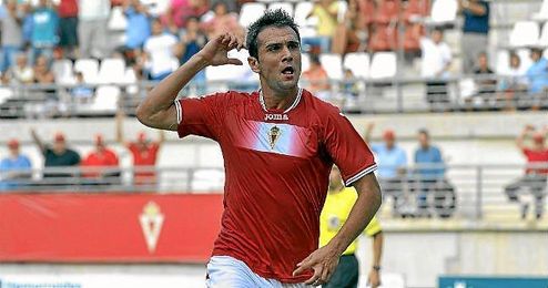 Kike García, que ha hecho 23 goles esta temporada, celebra uno de ellos ante el Mirandés. Kike García, que ha hecho 23 goles esta temporada, celebra uno de ellos ante el Mirandés.