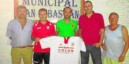 José Romero durante el acto de presentación como nuevo entrenador del Albaida. José Romero durante el acto de presentación como nuevo entrenador del Albaida.