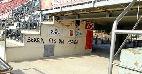 Una de las pintadas contra Serra Ferrer. Una de las pintadas contra Serra Ferrer.