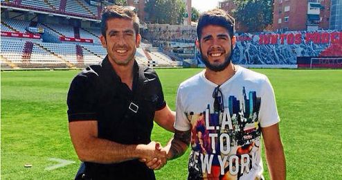 Pozuelo junto a su agente Enrique Rosado en su nuevo estadio. Pozuelo junto a su agente Enrique Rosado en su nuevo estadio.