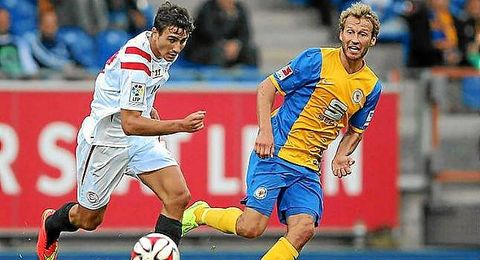 Juan Muñoz marcó el primer gol contra el Eintracht Braunschweig y fabricó la jugada del segundo. Juan Muñoz marcó el primer gol contra el Eintracht Braunschweig y fabricó la jugada del segundo.