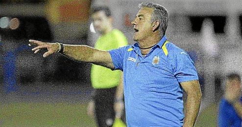 Emilio López, presidente de la Rociera, confía en rebajar las duras sanciones impuestas a sus jugadores. Emilio López, presidente de la Rociera, confía en rebajar las duras sanciones impuestas a sus jugadores.