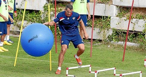 Amaya en un entrenamiento con la plantilla franjirroja. Amaya en un entrenamiento con la plantilla franjirroja.