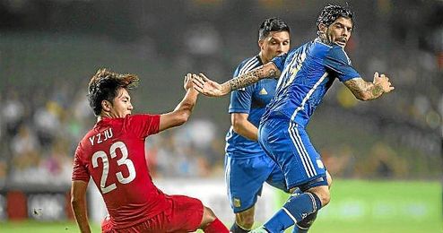 Banega, en un lance del Hong Kong-Argentina donde abrió el marcador y dio una asistencia. Banega, en un lance del Hong Kong-Argentina donde abrió el marcador y dio una asistencia.