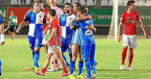 Los jugadores del Sabadell celebran su pase copero ante el Murcia Los jugadores del Sabadell celebran su pase copero ante el Murcia