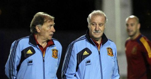 Toni Grande junto a Vicente del Bosque en un entrenamiento de la selección. Toni Grande junto a Vicente del Bosque en un entrenamiento de la selección.