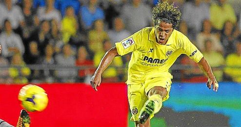 Giovani le marcó al Valencia un gol de vaselina. Giovani le marcó al Valencia un gol de vaselina.