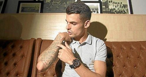 Álex Martínez explica el significado de sus tatuajes durante la entrevista a ESTADIO. Álex Martínez explica el significado de sus tatuajes durante la entrevista a ESTADIO.