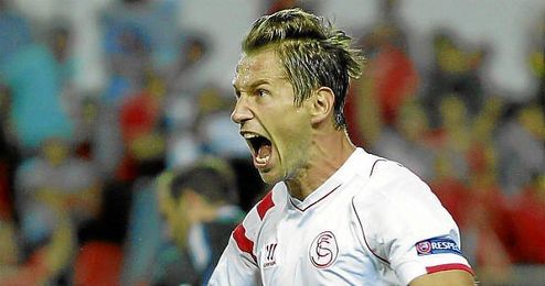 Krychowiak, eufórico, celebra un tanto del Sevilla FC. Krychowiak, eufórico, celebra un tanto del Sevilla FC.