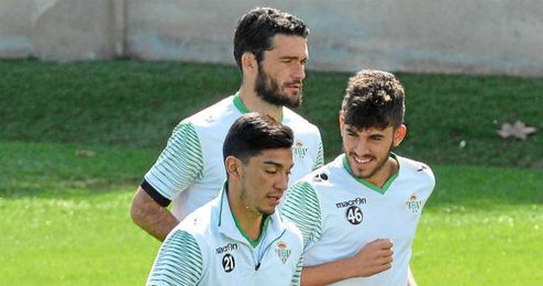 Lolo Reyes recibió un golpe contra el Zaragoza. Lolo Reyes recibió un golpe contra el Zaragoza.