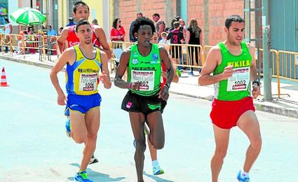 Mauri Castillo, durante una carrera popular, jurará la Constitución Española. Mauri Castillo, durante una carrera popular, jurará la Constitución Española.