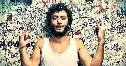 Juanito Makandé ofrecerá hoy en Sevilla una actuación callejera. Juanito Makandé ofrecerá hoy en Sevilla una actuación callejera.