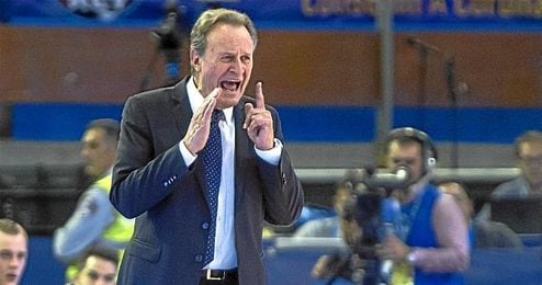 Aíto se enfrenta ante Balonces Sevilla. Aíto se enfrenta ante Balonces Sevilla.