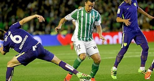 Damiao se marcha de Camacho ante la mirada de Recio Damiao se marcha de Camacho ante la mirada de Recio