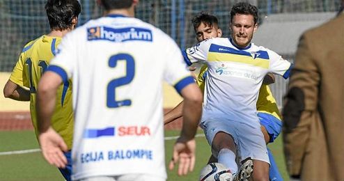 Imagen de un lance de juego de un partido del Écija Balompié. Imagen de un lance de juego de un partido del Écija Balompié.
