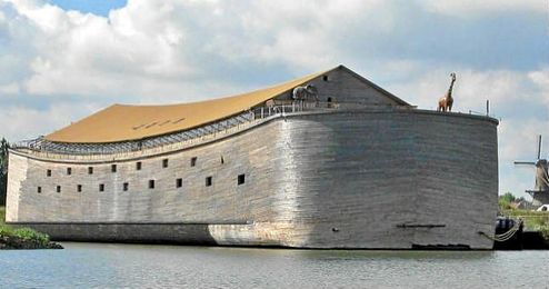 La réplica del arca de Noé de un holandés. La réplica del arca de Noé de un holandés.