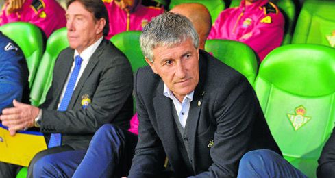 Quique Setién, en el banquillo del Villamarín, una imagen que podría repetirse mucho el próximo curso. Quique Setién, en el banquillo del Villamarín, una imagen que podría repetirse mucho el próximo curso.