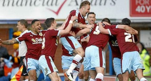 El Burnley celebra el tanto de Sam Vokes. El Burnley celebra el tanto de Sam Vokes.