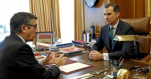 El Rey Felipe VI reunido con el presidente del Congreso Patxi López. El Rey Felipe VI reunido con el presidente del Congreso Patxi López.