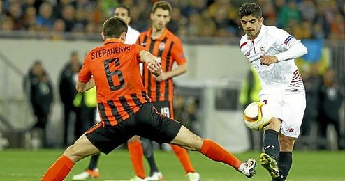Lance del partido entre el Shakhtar y el Sevilla en el Arena Lviv. Lance del partido entre el Shakhtar y el Sevilla en el Arena Lviv.