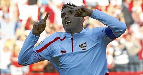 José Antonio Reyes sueña con levantar un título como capitán sevillista, lo que tiene al alcance tanto en St. Jakob como en el Vicente Calderón. José Antonio Reyes sueña con levantar un título como capitán sevillista, lo que tiene al alcance tanto en St. Jakob como en el Vicente Calderón.