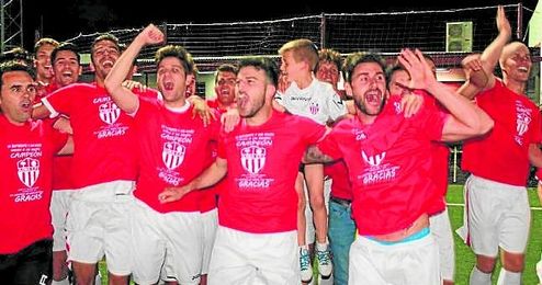 El Lora acabó celebrando su ascenso a División de Honor tras un final de Liga sobresaliente. El Lora acabó celebrando su ascenso a División de Honor tras un final de Liga sobresaliente.