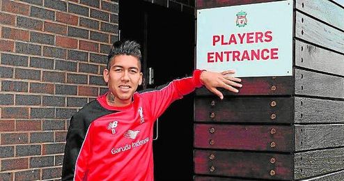 Firmino destacó del Sevilla lo "rápido que mueve la pelota" y reivindicó el "equilibrio" de la plantilla del Liverpool. Firmino destacó del Sevilla lo "rápido que mueve la pelota" y reivindicó el "equilibrio" de la plantilla del Liverpool.