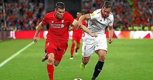 Milner, durante el partido. Milner, durante el partido.