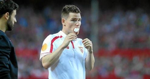 Kevin Gameiro sufrió un golpe en la boca en el partido frente al Shakhtar. Kevin Gameiro sufrió un golpe en la boca en el partido frente al Shakhtar.