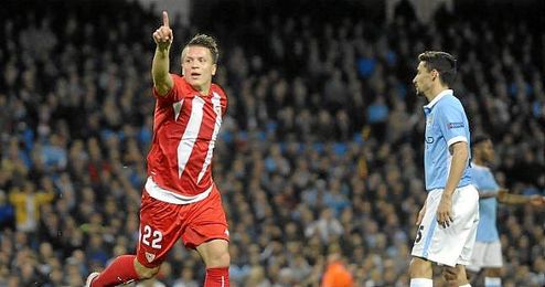 Konoplyanka celebra su gol en el Etihad ante el Manchester City. Konoplyanka celebra su gol en el Etihad ante el Manchester City.