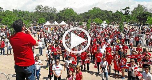 Los sevillistas están disfrutando en la Fan Zone instalada en el Parque de San Isidro. Los sevillistas están disfrutando en la Fan Zone instalada en el Parque de San Isidro.