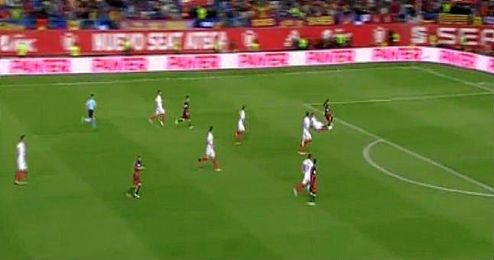 Banega derribó a Neymar. Banega derribó a Neymar.